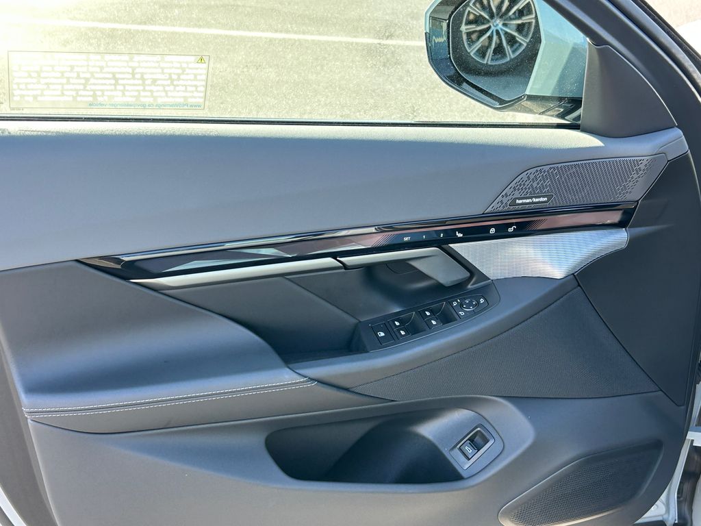 2024 BMW i5 eDrive40 11