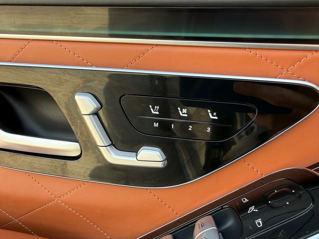 Thumbnail: 2021 Mercedes-Benz S-Class - 10