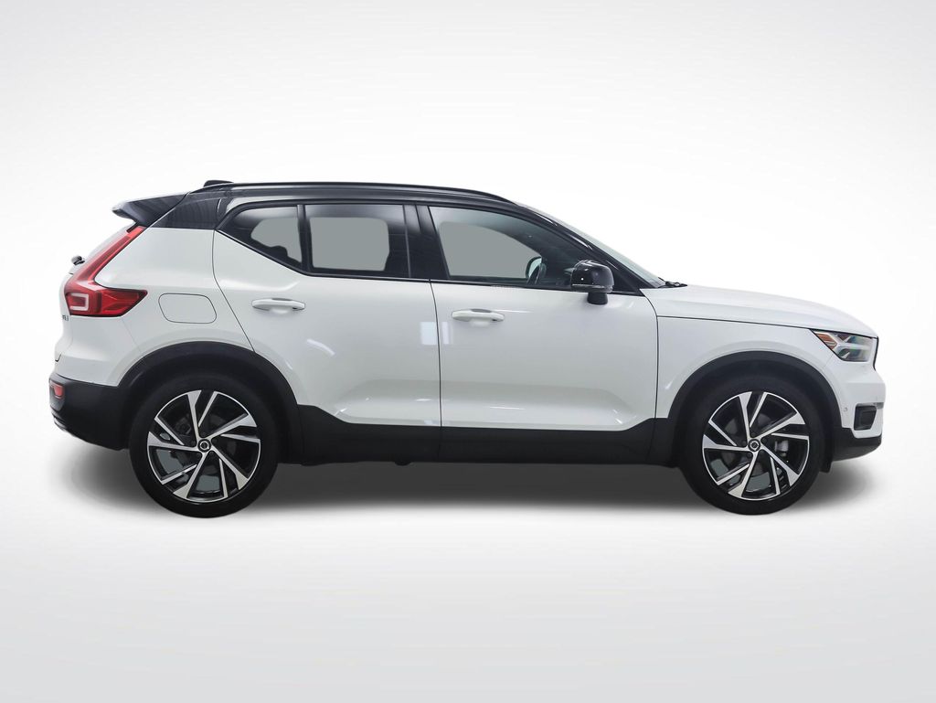 Thumbnail: 2022 Volvo XC40 - 6