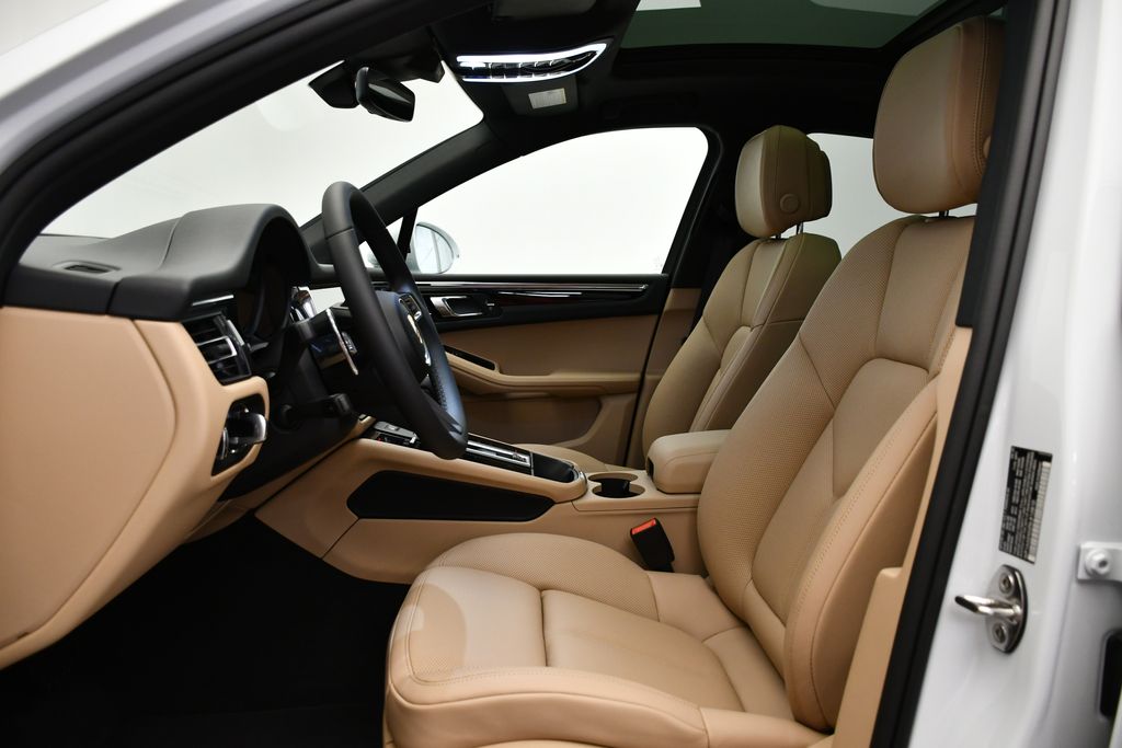 Thumbnail: 2025 Porsche Macan - 5