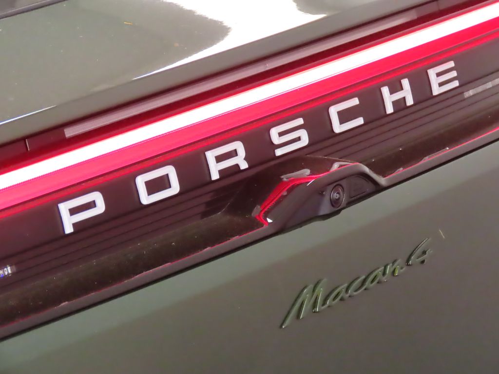 Thumbnail: 2025 Porsche Macan - 12