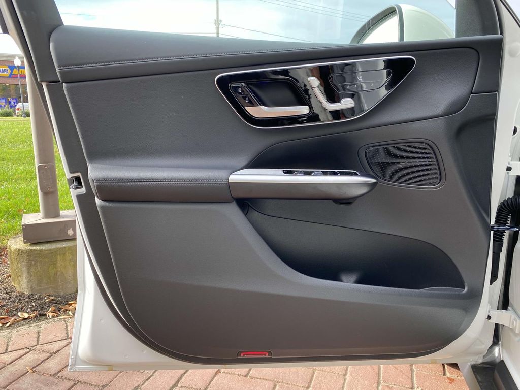 Thumbnail: 2025 Mercedes-Benz GLC - 23