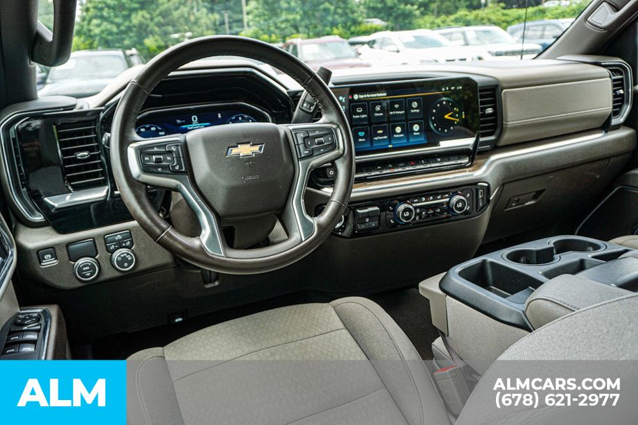 Used 2025 Black Chevrolet LT image 27