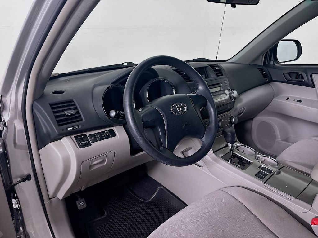 2012 Toyota Highlander Base 9