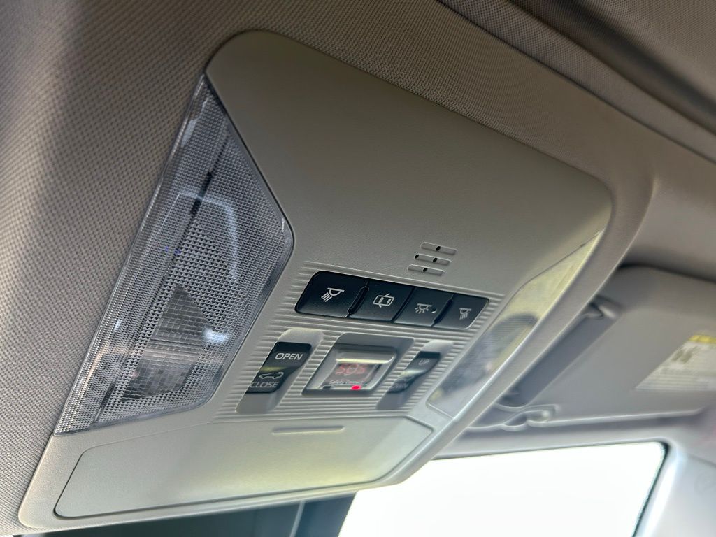 2019 Toyota RAV4 XLE Premium 30