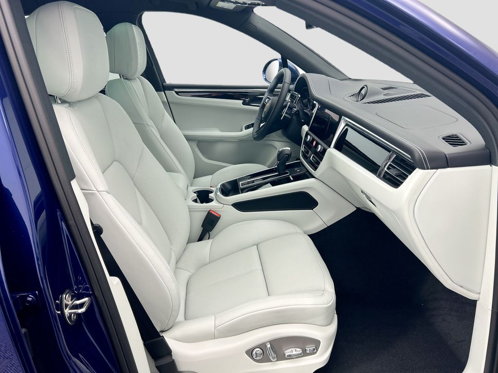 Thumbnail: 2026 Porsche Macan - 22