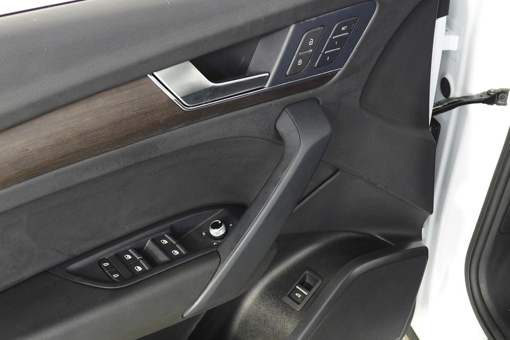 Thumbnail: 2023 Audi Q5 - 12