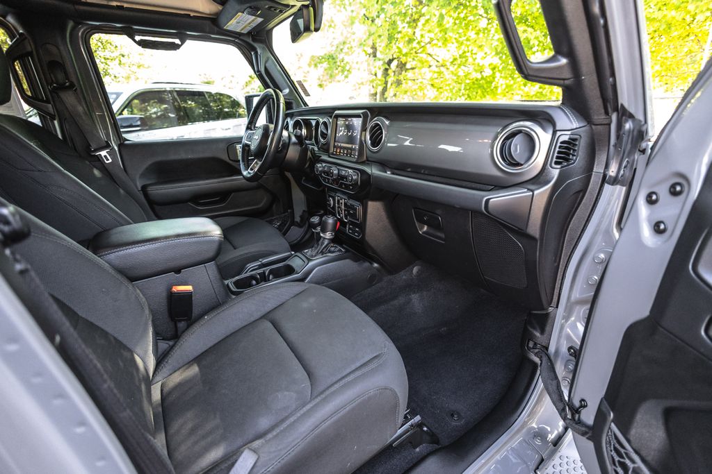 2021 Jeep Wrangler Unlimited Unlimited Sahara thumbnail 24
