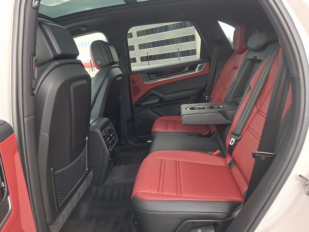 Thumbnail: 2026 Porsche Cayenne - 12