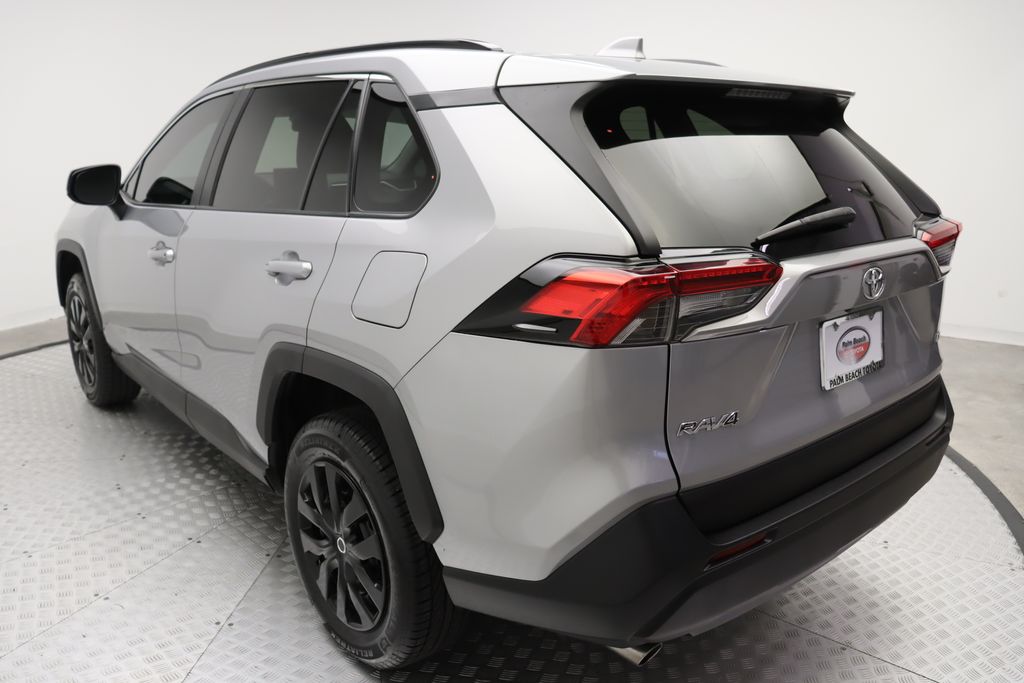 2021 Toyota RAV4 LE 11