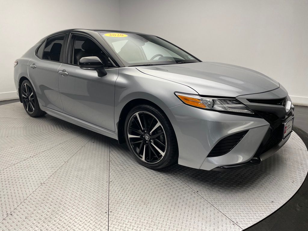 2020 Toyota Camry XSE 3