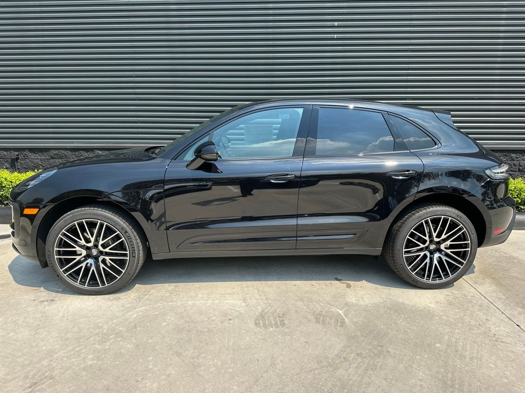 Thumbnail: 2026 Porsche Macan - 2