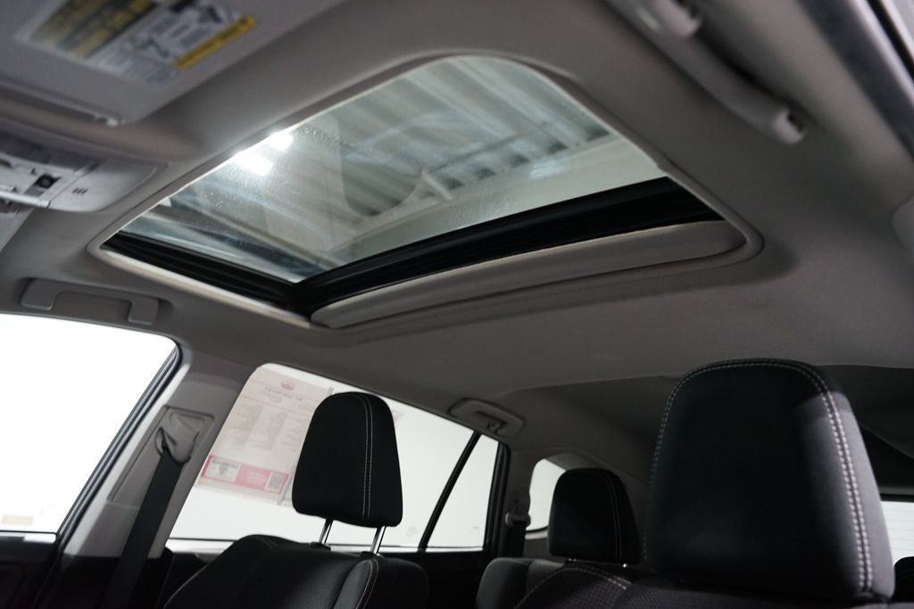 Thumbnail: 2017 Toyota RAV4 - 31