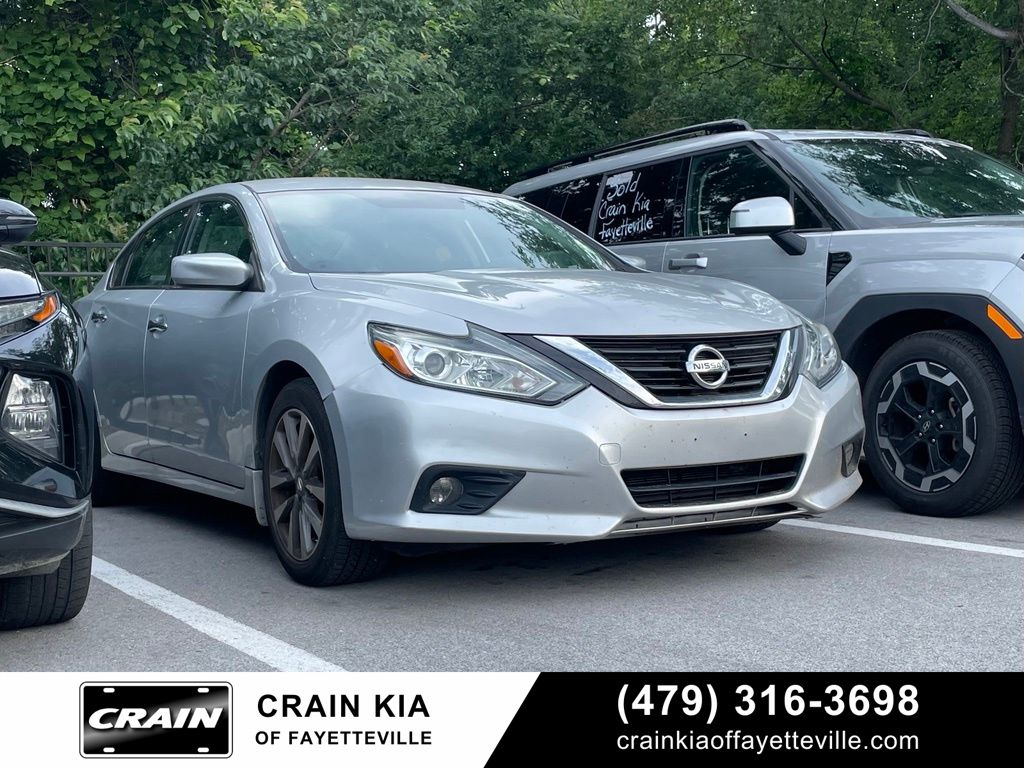 Brilliant Silver Metallic 2017 Nissan Altima 2.5 SV Sedan Front-Wheel Drive Continuously Variable Transmission