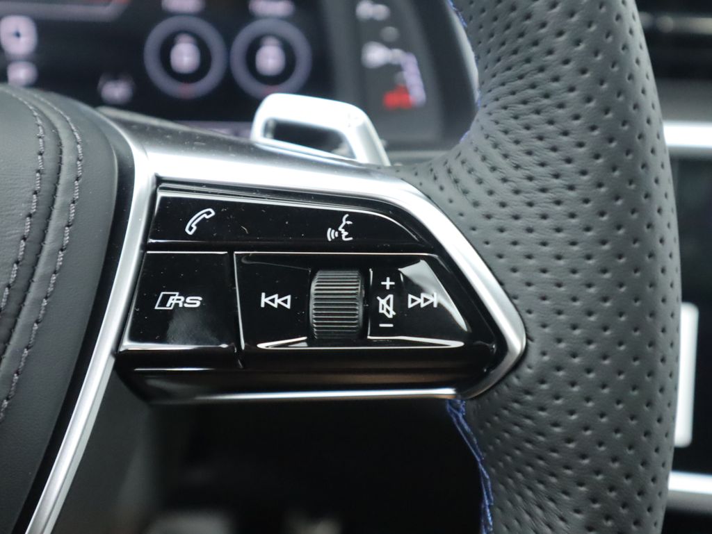 Thumbnail: 2025 Audi RS 7 - 13