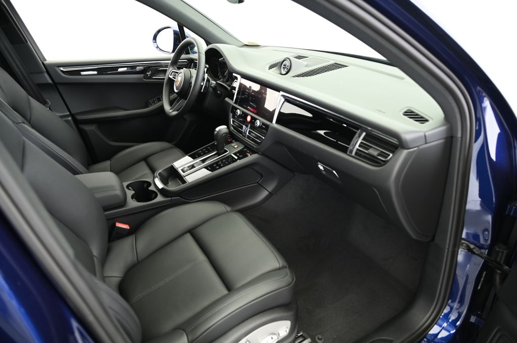 Thumbnail: 2025 Porsche Macan - 27