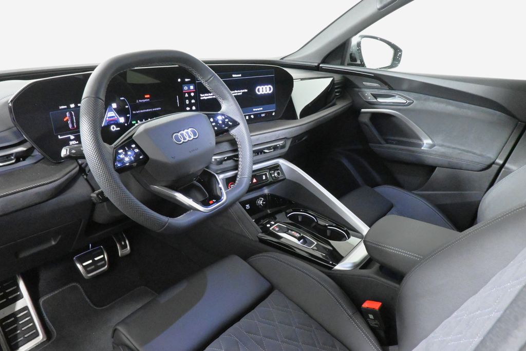 Thumbnail: 2025 Audi SQ5 - 14
