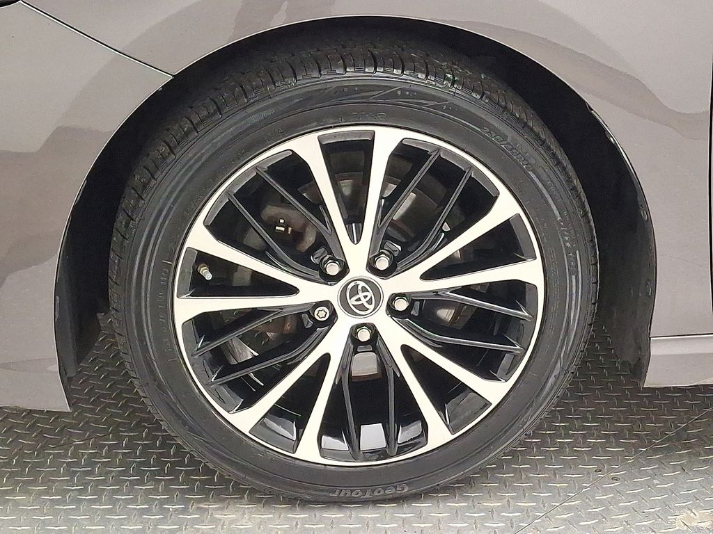 Thumbnail: 2019 Toyota Camry - 8