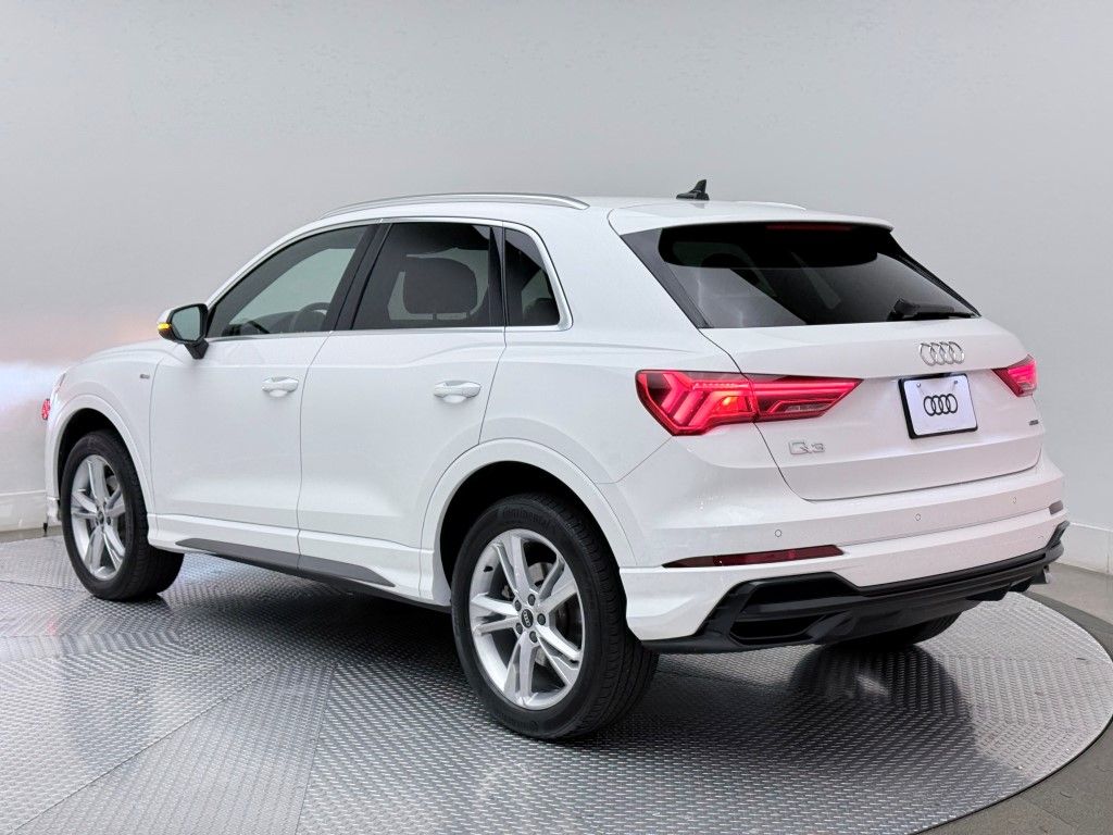 Thumbnail: 2022 Audi Q3 - 10