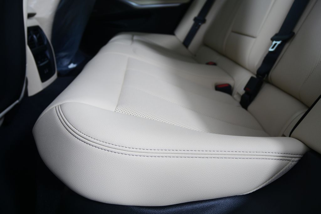 Thumbnail: 2026 BMW 3 Series - 15