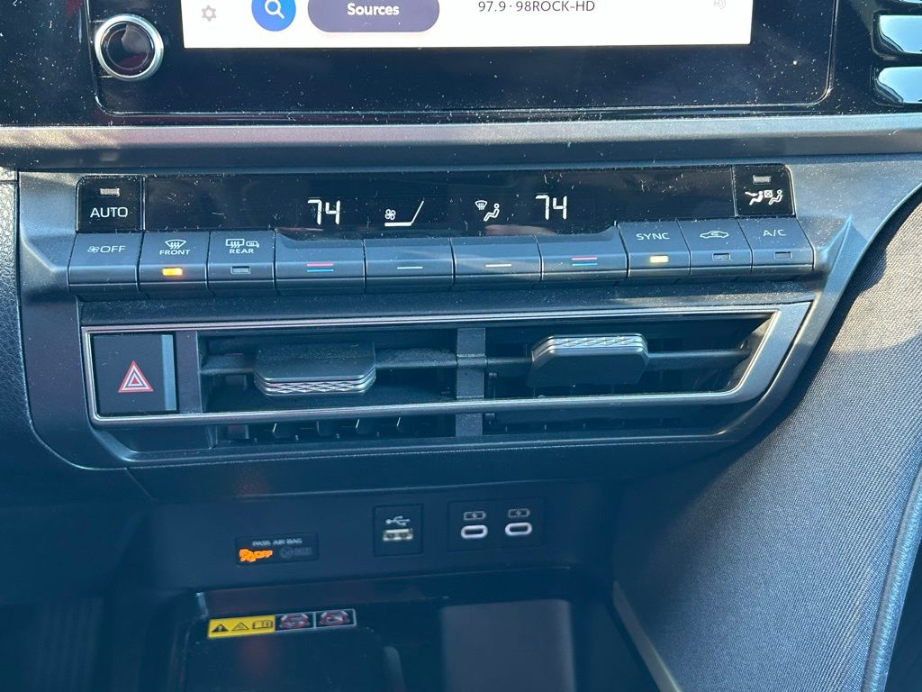 Thumbnail: 2025 Toyota Camry - 25