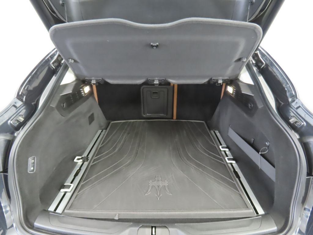 Thumbnail: 2022 Maserati Levante - 28