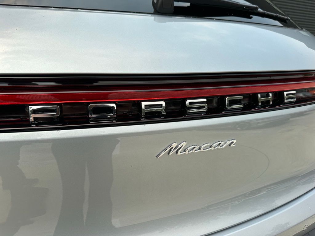 Thumbnail: 2026 Porsche Macan - 13