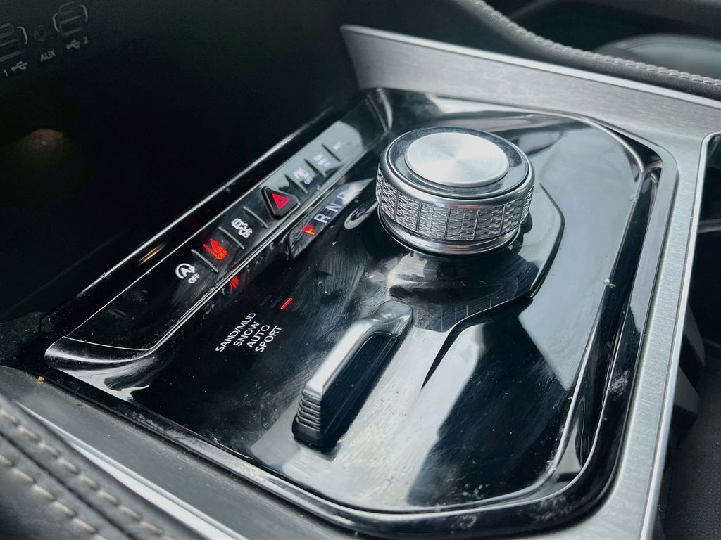 Used 2025 Black Jeep Base image 17