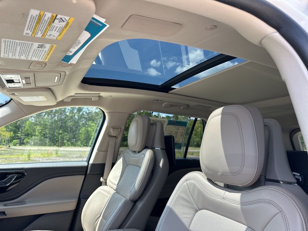 2021 Pristine White Lincoln Aviator Reserve AWD SUV