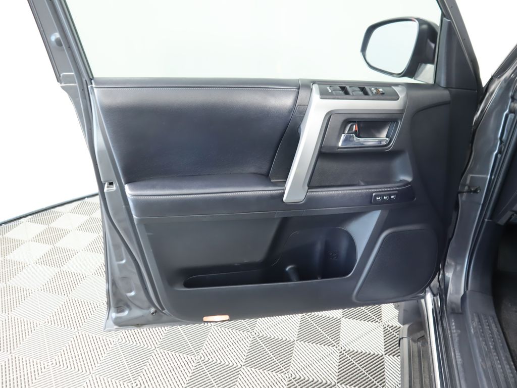 Thumbnail: 2019 Toyota 4Runner - 26