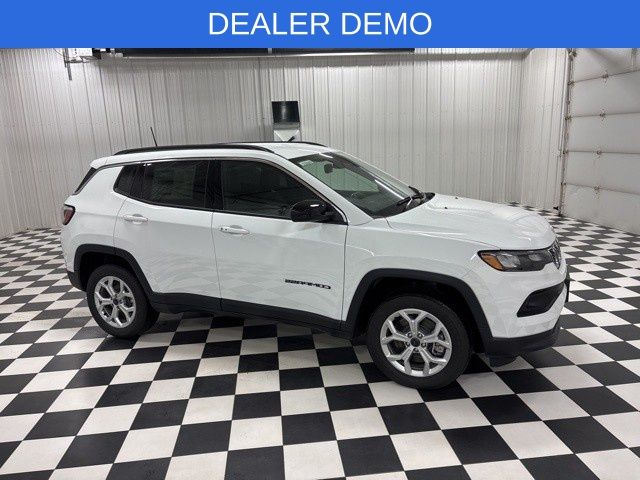 Bright White Clearcoat 2026 Jeep Compass Latitude 4WD SUV / Crossover Four-Wheel Drive 8-Speed Automatic