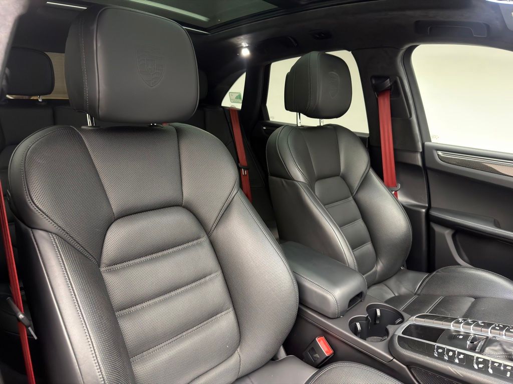 Thumbnail: 2021 Porsche Macan - 6