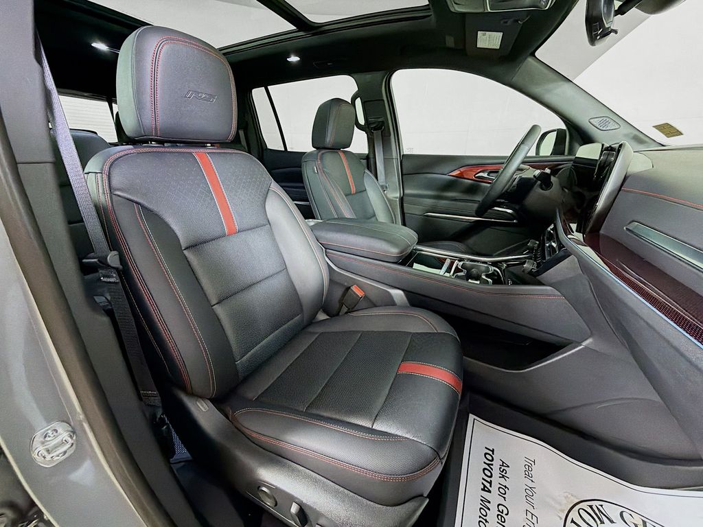 Used 2024 Chevrolet Traverse SUV