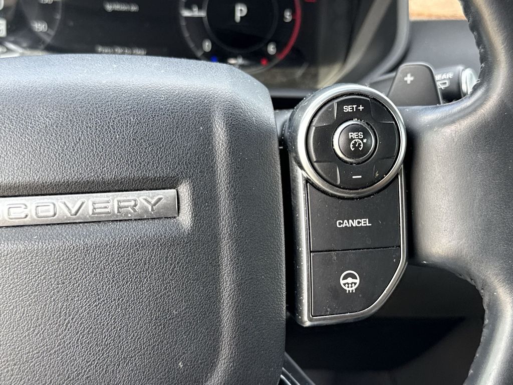 Thumbnail: 2018 Land Rover Discovery - 27