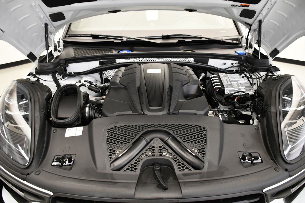 Thumbnail: 2024 Porsche Macan - 12