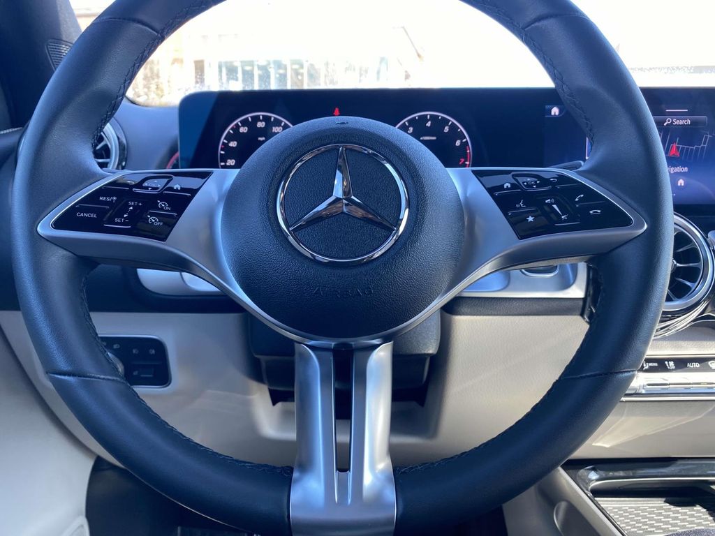 2024 Mercedes-Benz GLB 250 29