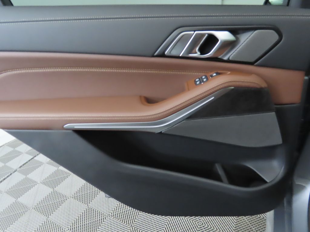 2026 BMW X7 M60i 28