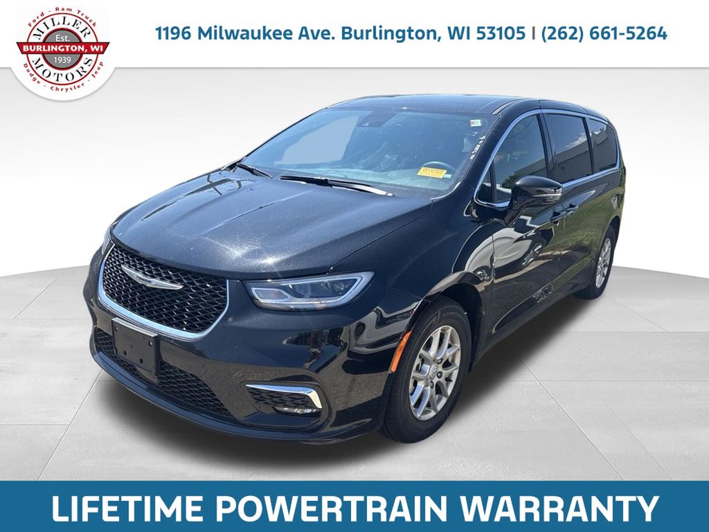 Diamond Black Crystal Pearlcoat 2026 Chrysler Pacifica Minivan Front-Wheel Drive 9-Speed Automatic