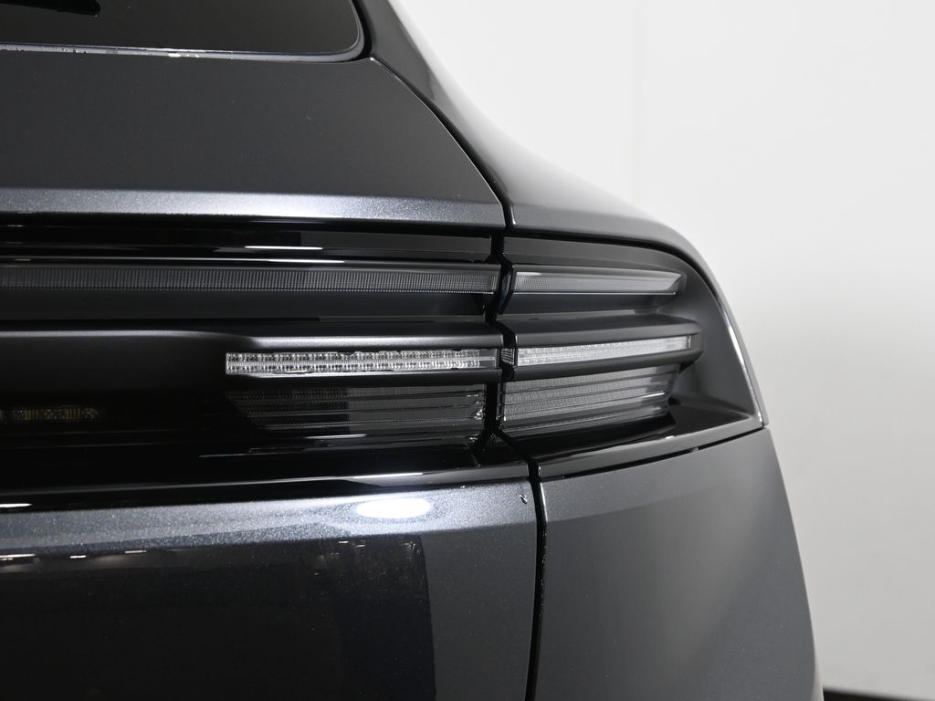 Thumbnail: 2026 Porsche Macan - 13