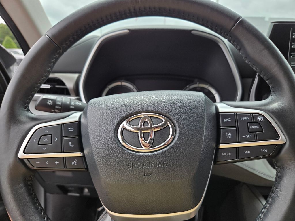 Used 2022 Toyota Highlander Hybrid SUV
