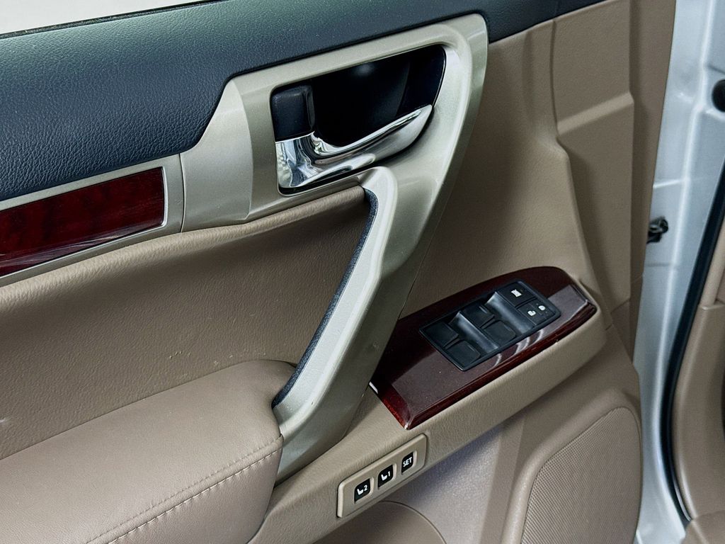 Thumbnail: 2016 Lexus GX - 18