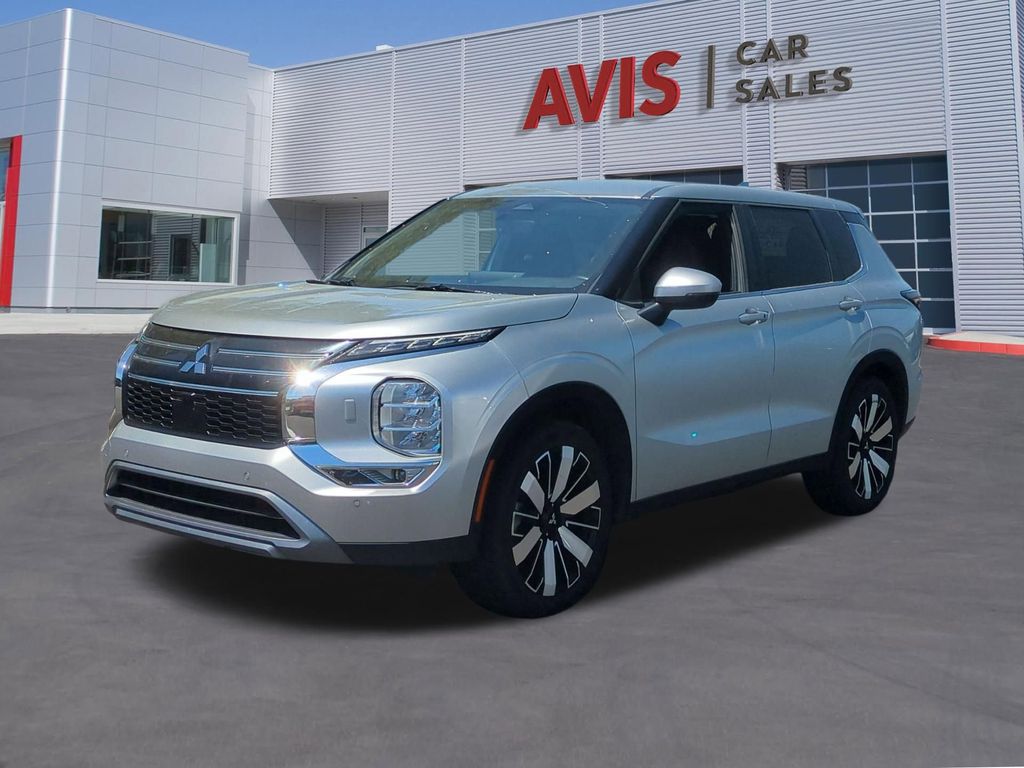 Silver 2025 Mitsubishi Outlander SE FWD SUV / Crossover Front-Wheel Drive Continuously Variable Transmission