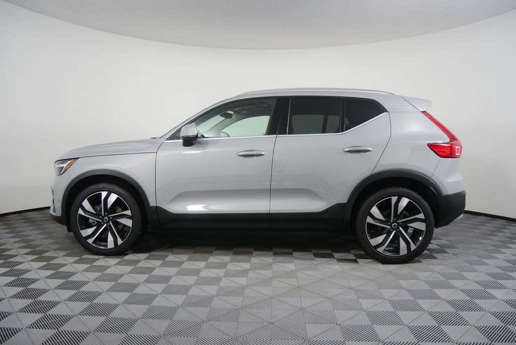 Thumbnail: 2025 Volvo XC40 - 6