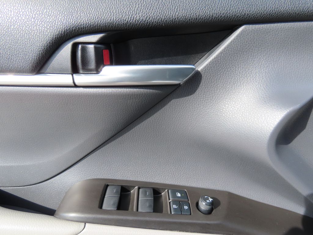 2022 Toyota Camry LE 22