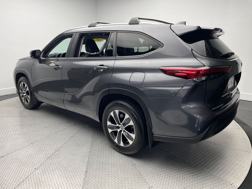 Thumbnail: 2023 Toyota Highlander - 7
