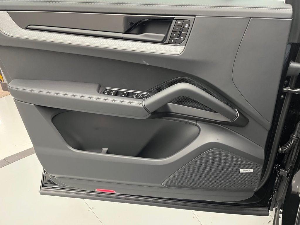 Thumbnail: 2025 Porsche Cayenne - 19