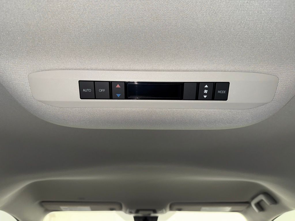 Thumbnail: 2022 Toyota Sienna - 20