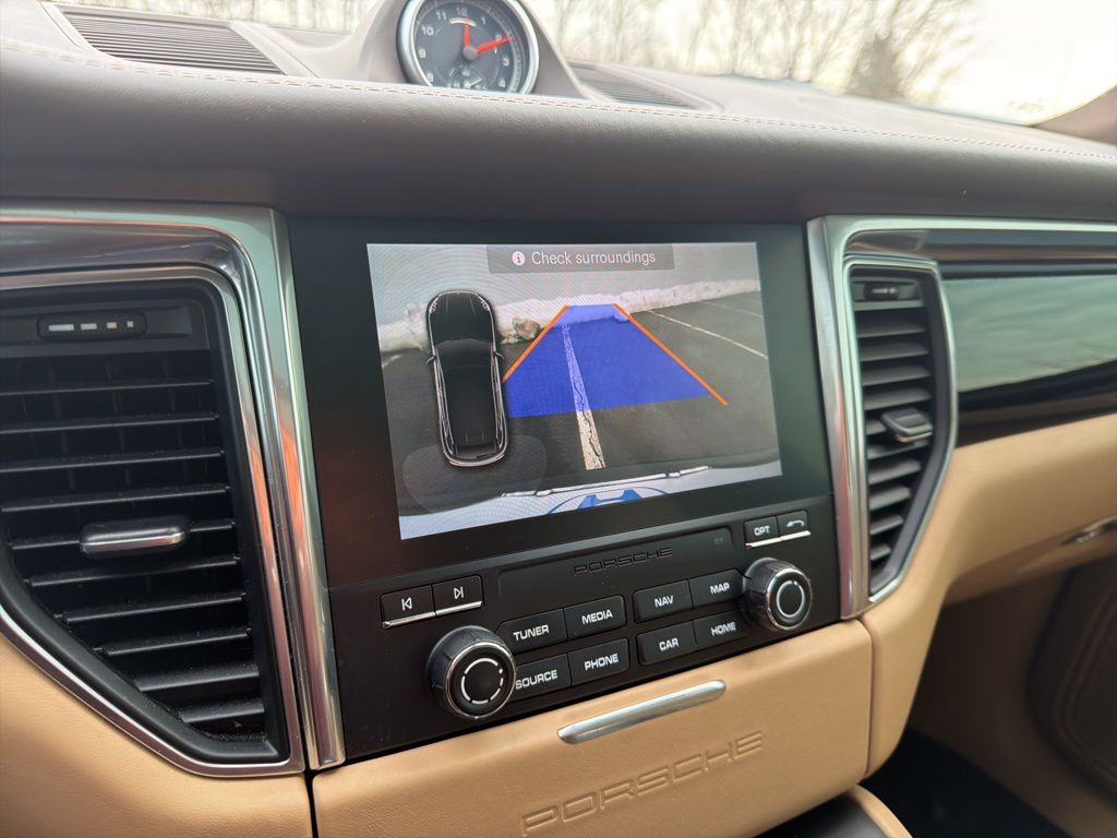 Thumbnail: 2017 Porsche Macan - 31