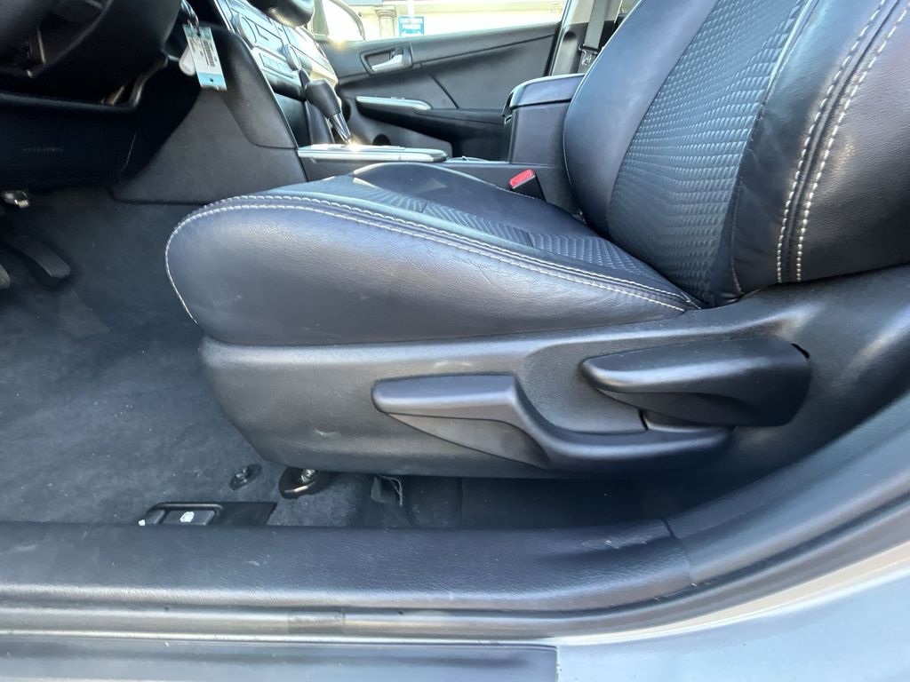 Thumbnail: 2013 Toyota Camry - 12