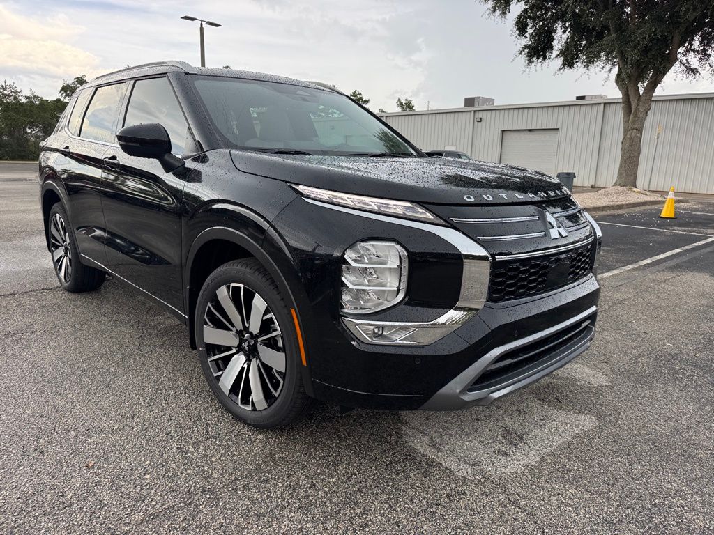 2025 Mitsubishi Outlander SEL photo 4